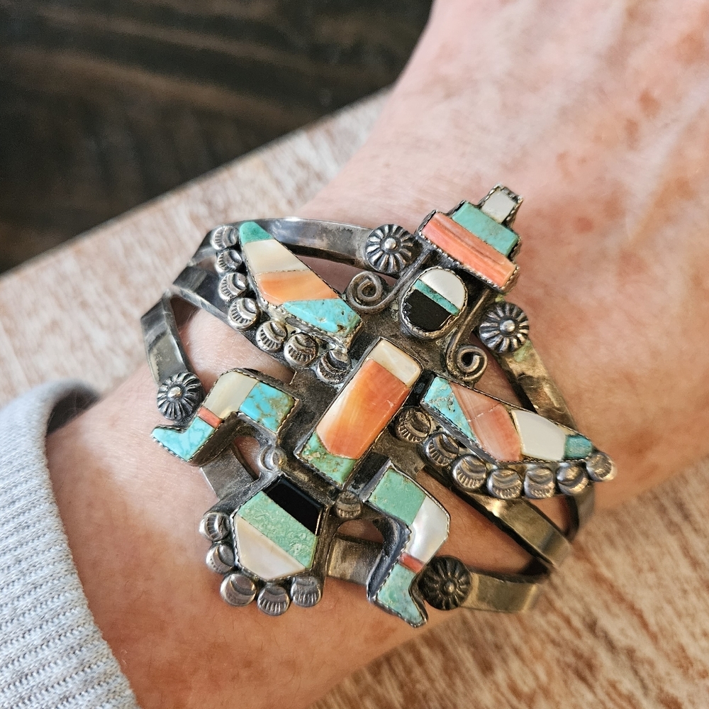 😍SOLD😍Vintage 1950's Collector Artist Signed Zuni Knifewing Cuff - Picture 1 of 8